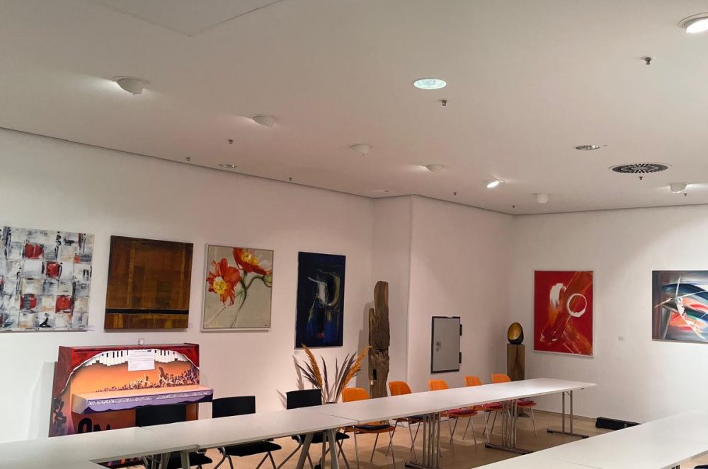 21ef4c22-ea75-490b-8edb-cb441756f8d8 2